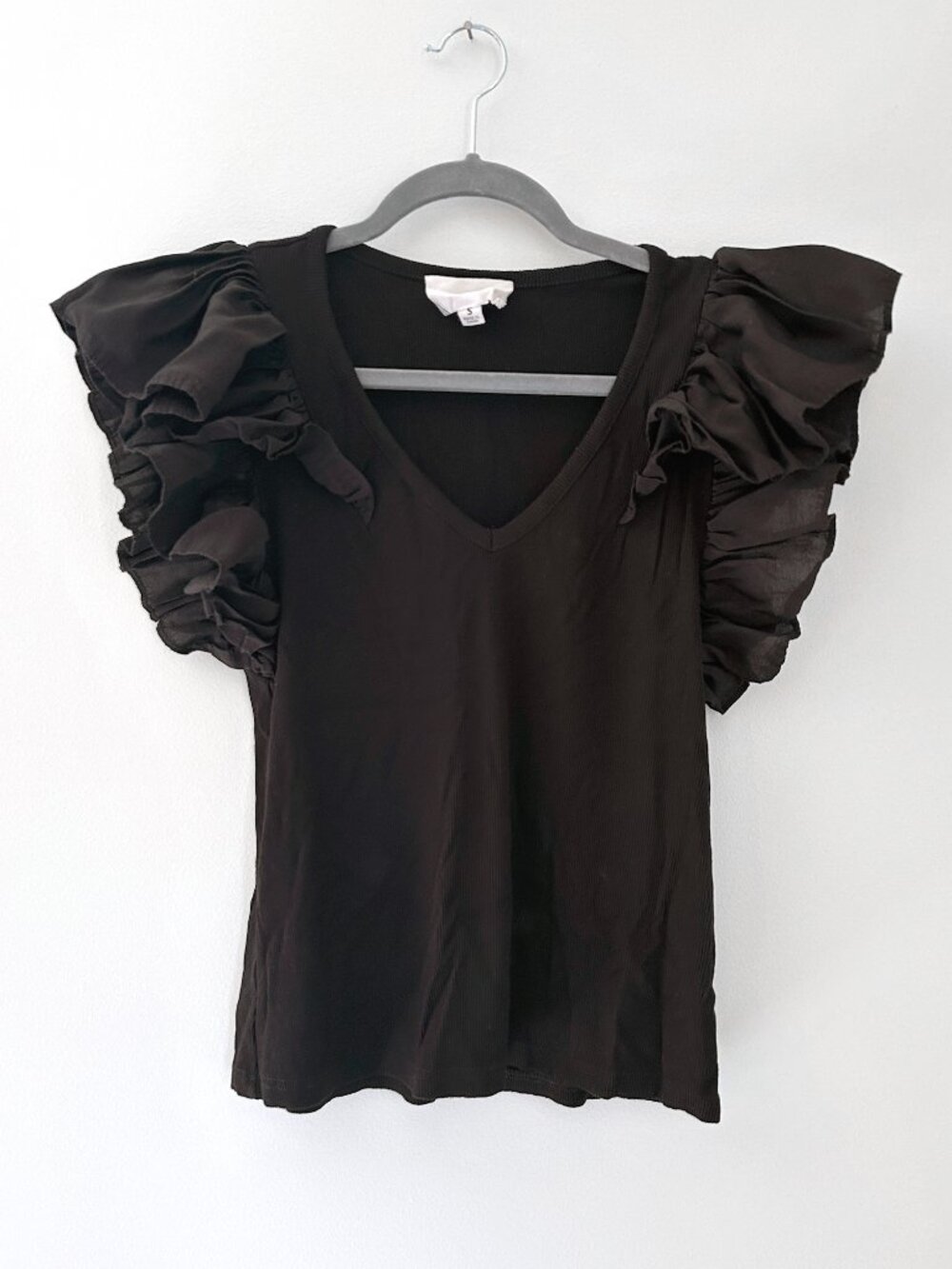 Tuckernuck Pomander Place Black Ribbed Top with Ruffle Sleeves MSRP $78 Small